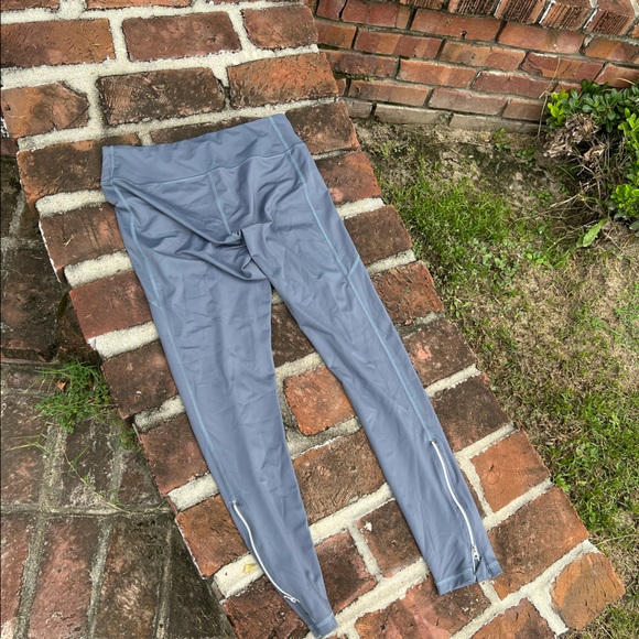 Victoria Secret Sport charcoal gray leggings size medium - Picture 6 of 6